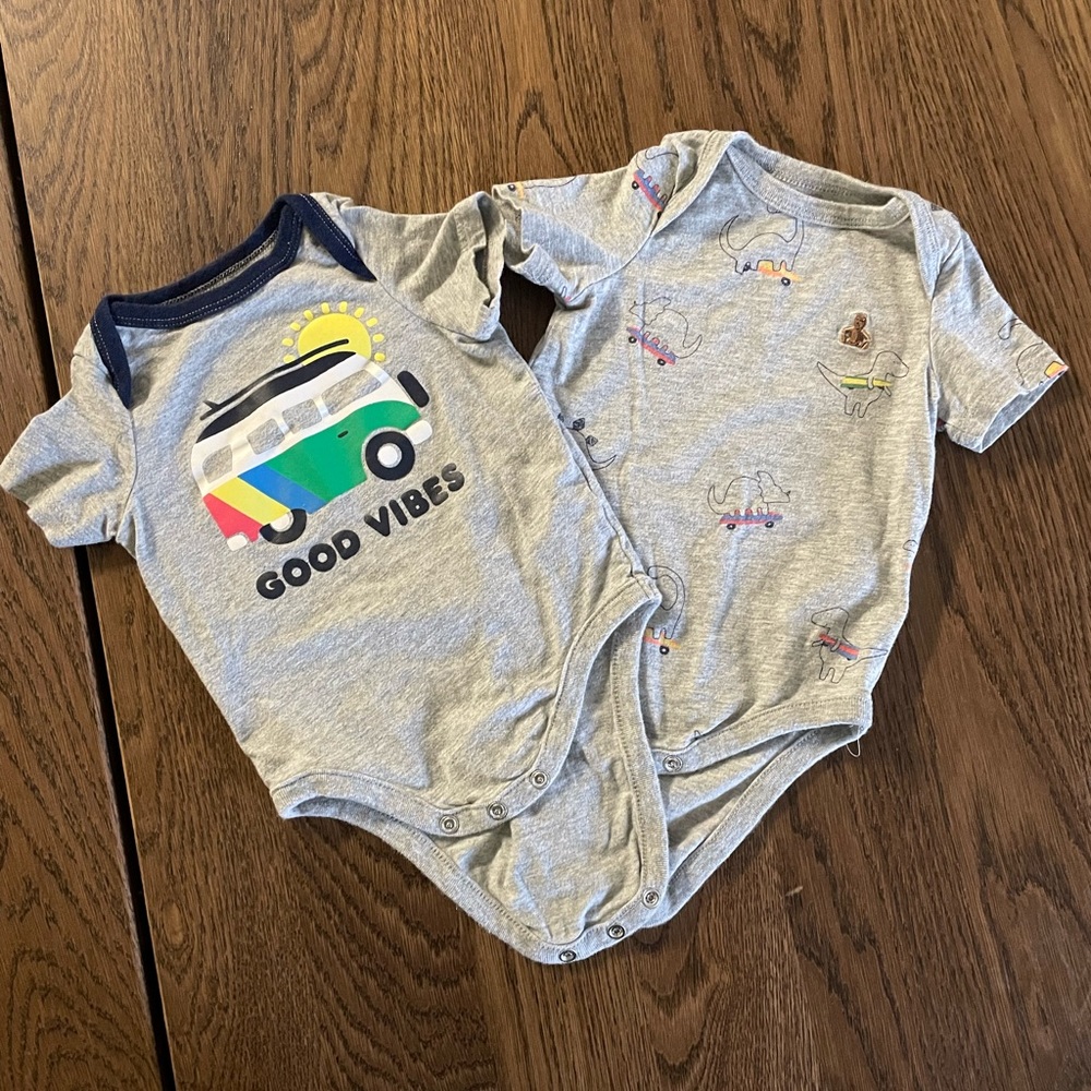 Gap - 2 pack short sleeve summer shirts